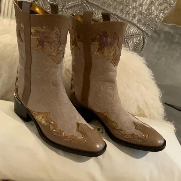 Donald Pliner Cowboy Boots Size 10M – emporium vintage  Donald Pliner couture Cowboy boots, “ Sami”